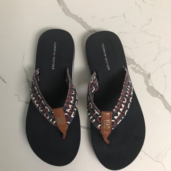 Tommy Hilfiger Thong Flip Flop Sandals US 6 - Picture 2 of 6